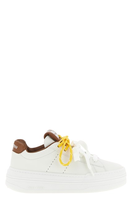 Sneaker doppia allacciatura