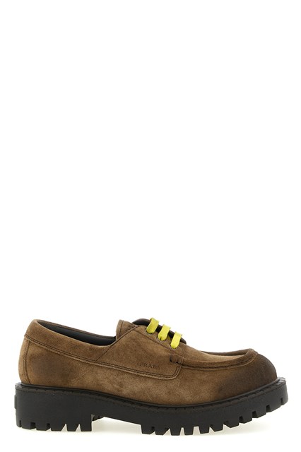 Stringate in pelle scamosciata